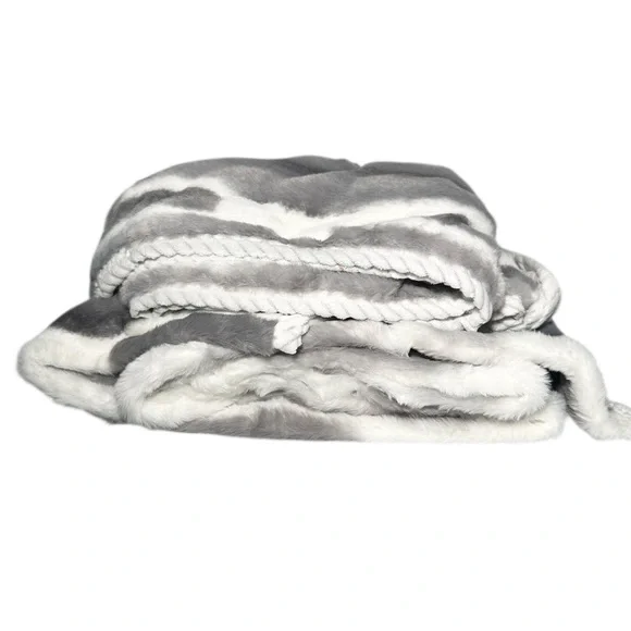 Blanket 72”x102” Bubble Faux Rabbit Fur 1300GSM Throw - Picture 8 of 8